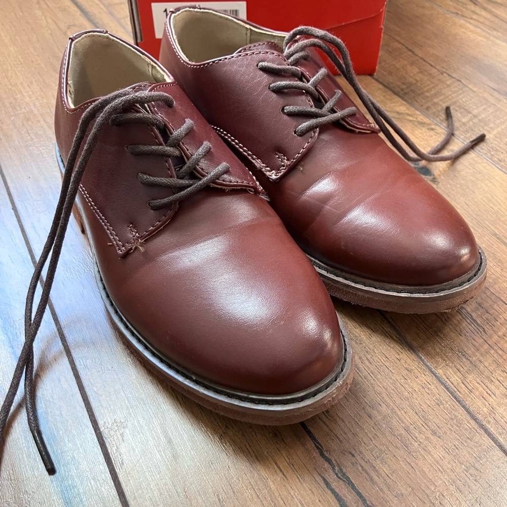 Deer Stags “Denny” Boys Brown Simulated Leather Dress Shoes – Size 1M – With Box